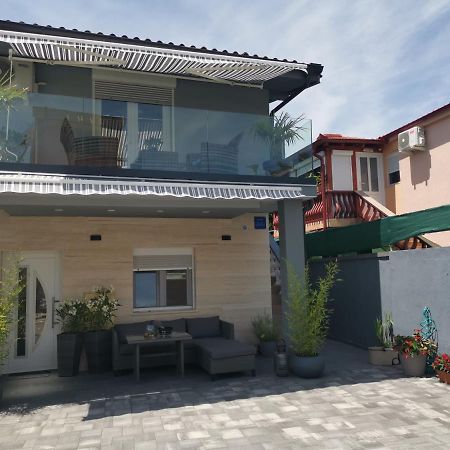 Apartmani Sarm Vir Eksteriør bilde