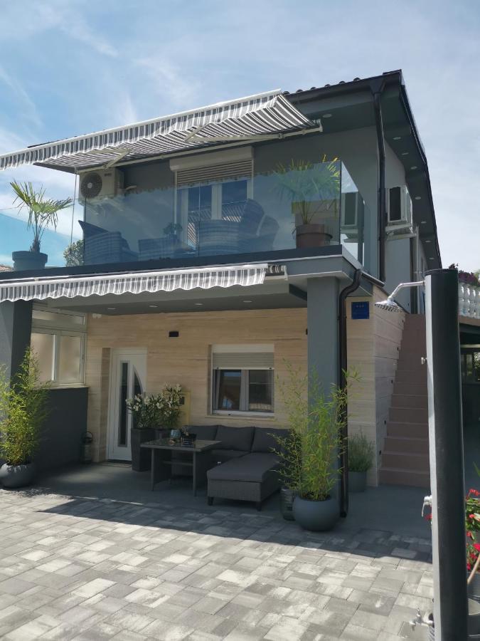 Apartmani Sarm Vir Eksteriør bilde