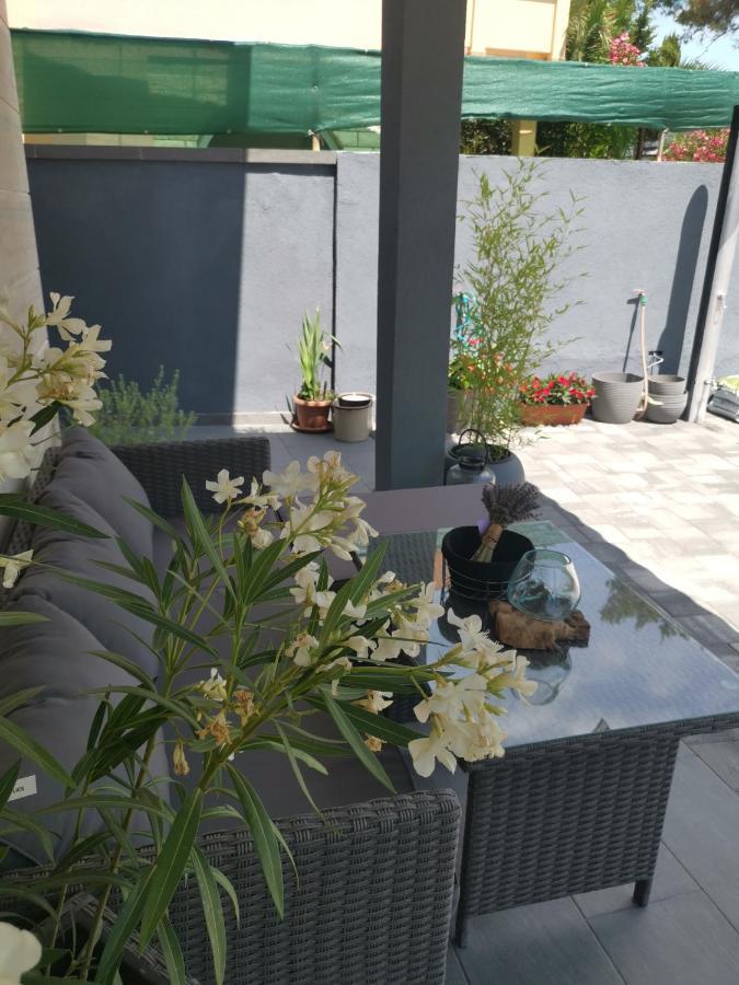 Apartmani Sarm Vir Eksteriør bilde