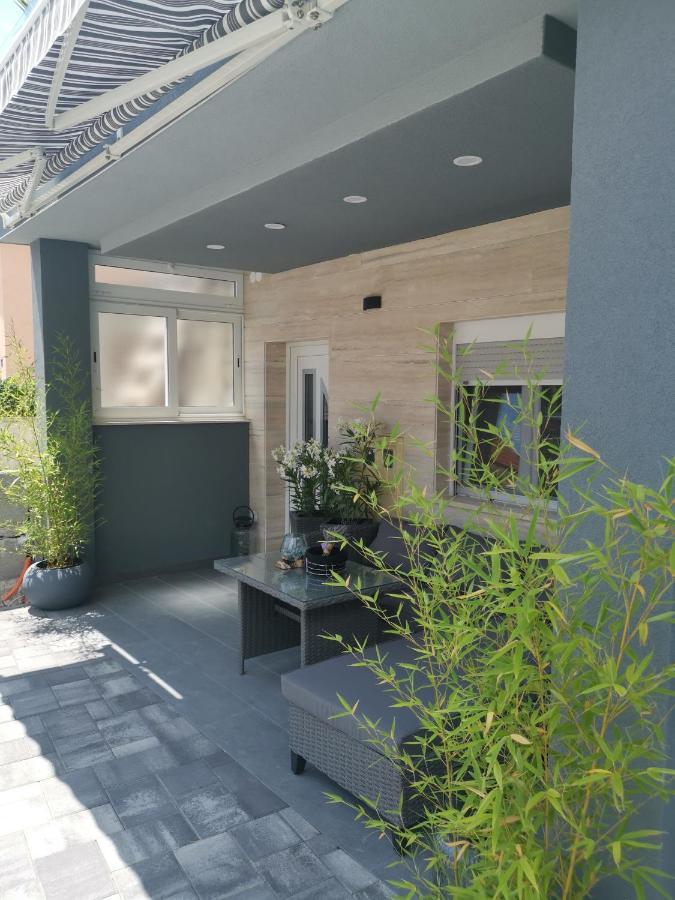 Apartmani Sarm Vir Eksteriør bilde