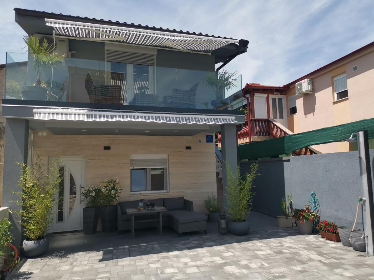 Apartmani Sarm Vir Eksteriør bilde