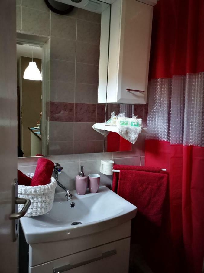 Apartmani Sarm Vir Eksteriør bilde